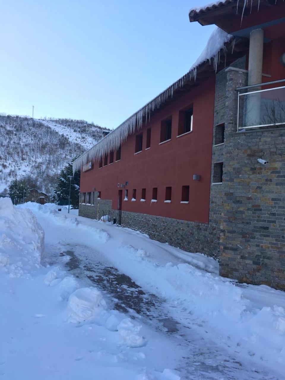 Fuentes Blancas Hotel Vegacervera Luaran gambar